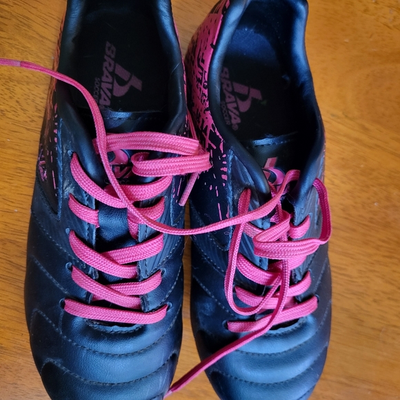 Size 1 Brava Soccer Cleats - Picture 2 of 2